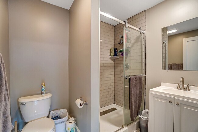 Building Photo - 350 Volkert St