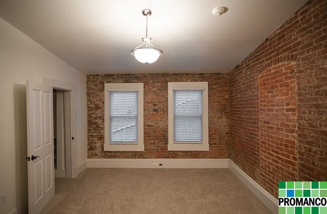 Building Photo - Downtown Luxury Loft Apartment