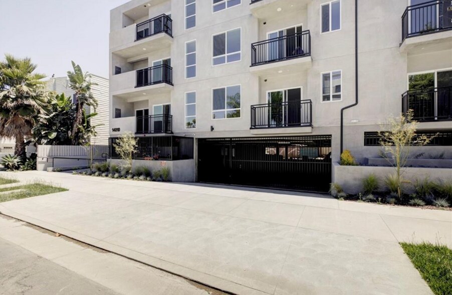 Building Photo - 14810 Delano St