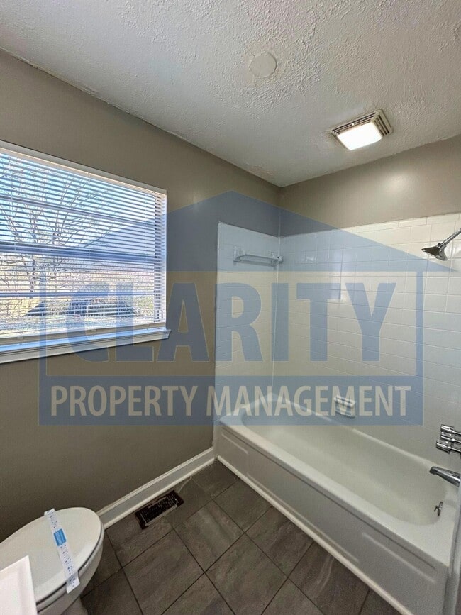 Building Photo - 3775 SE Forest Dr