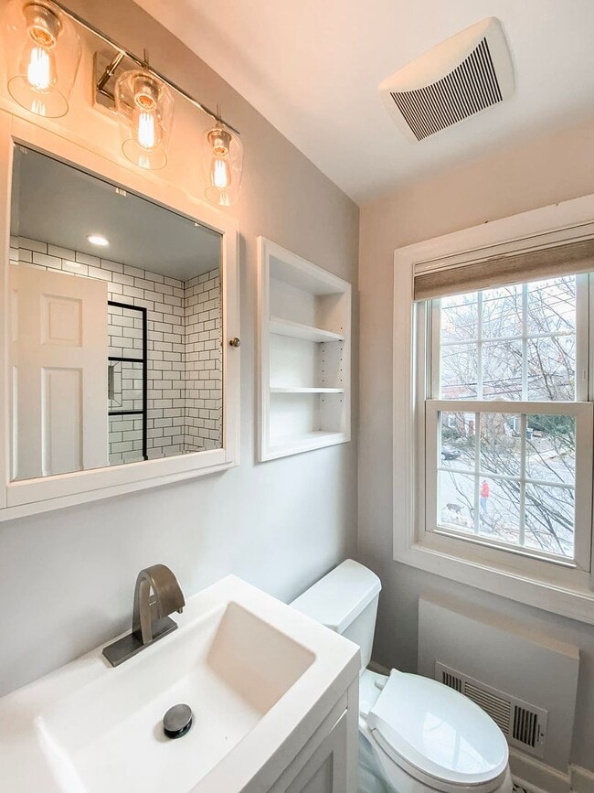 Building Photo - Charming 3 Bedroom, 2 Bath Home in Welcoming Warwick Village