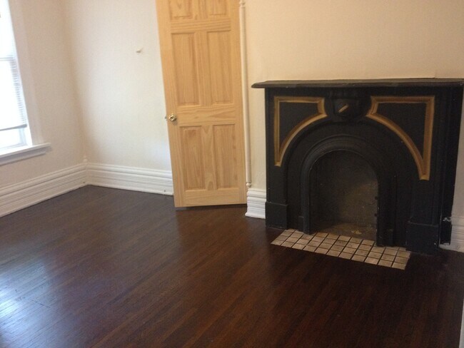 Building Photo - 1379 Forsythe Ave