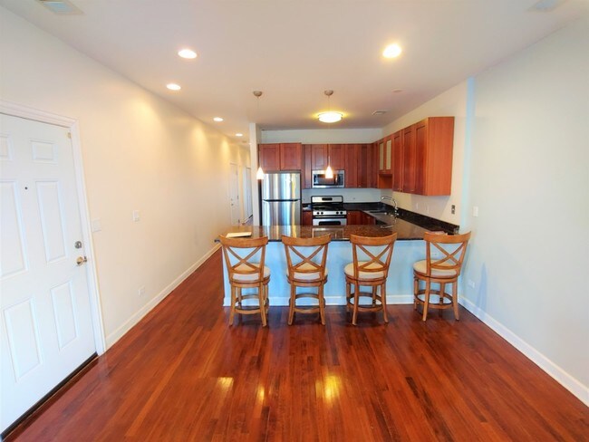 Building Photo - Noble Square 2b/2b Condo Rental