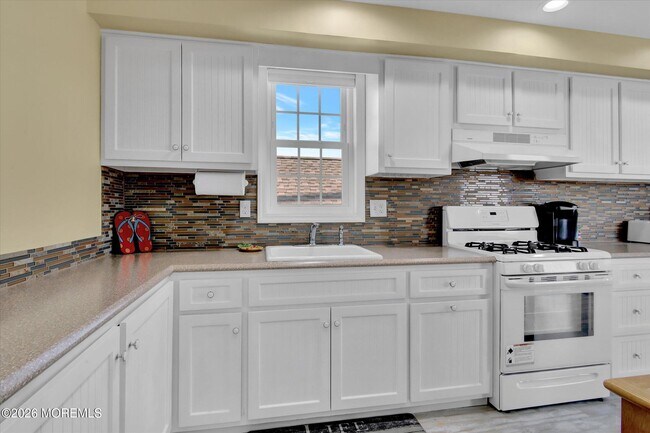 Building Photo - 222 Hiering Ave