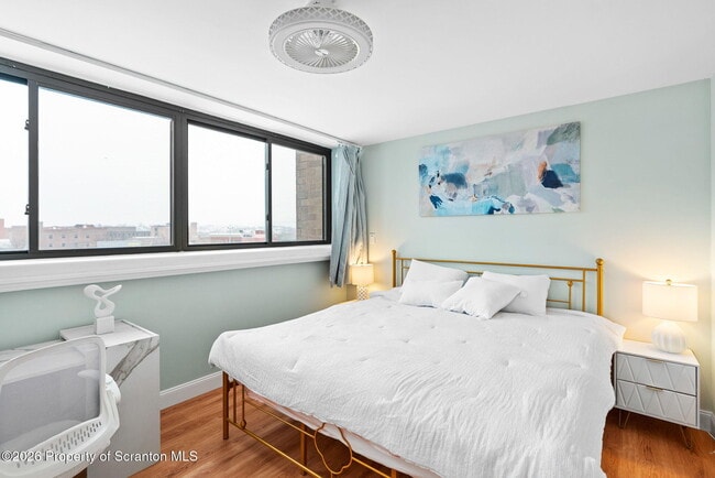 Building Photo - 220 Linden St