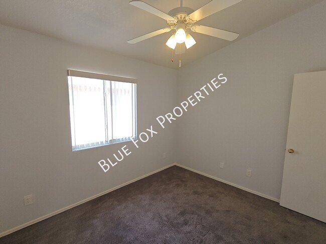 Building Photo - 7960 S Lennox Ln