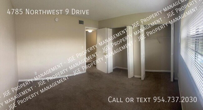 Building Photo - 4785 NW 9th Dr