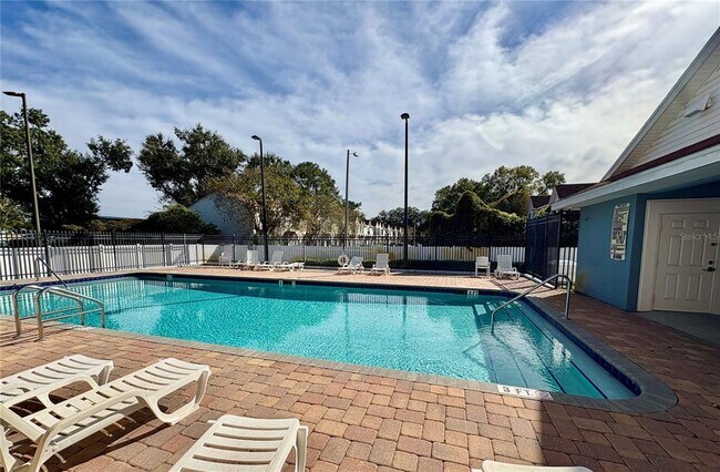 Building Photo - 165 Alexander Woods Dr