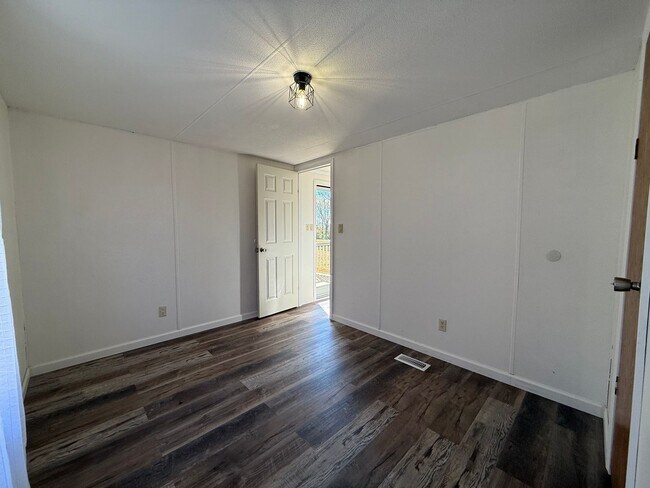 Building Photo - Newly remodeled 2 bedroom 1 bathroom mobile home in Greeneville, TN