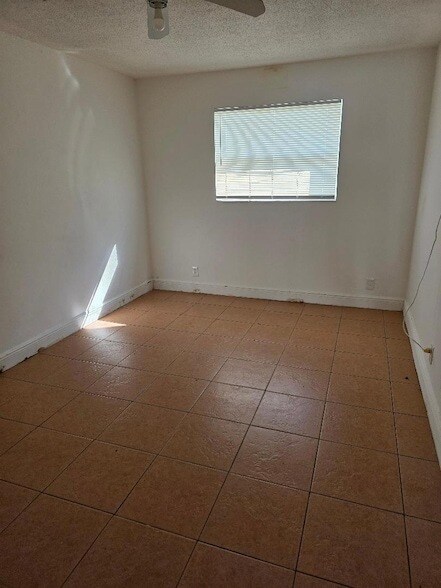 Building Photo - 3640 NE 1st Ave.