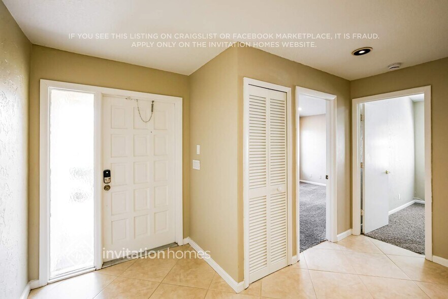 Building Photo - 7045 Golf Pointe Cir