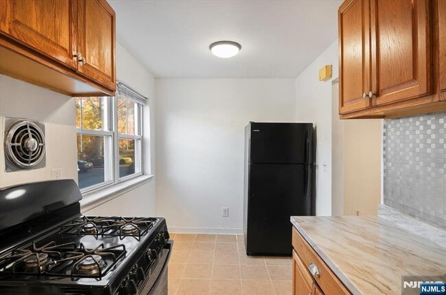 Building Photo - 53 Regency