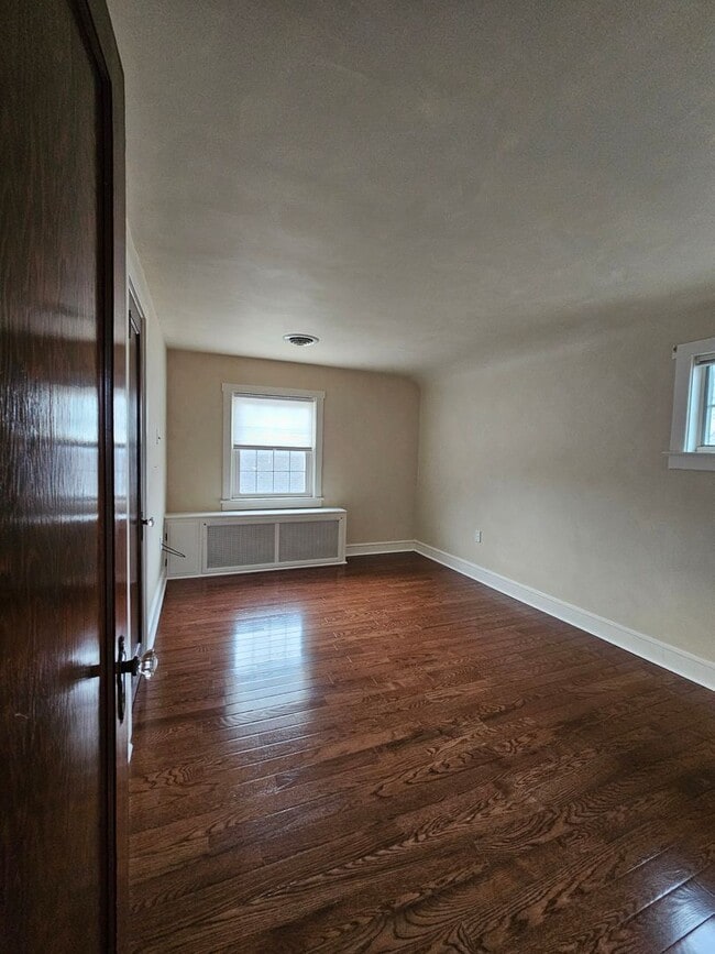 Building Photo - 102 N Forrest St