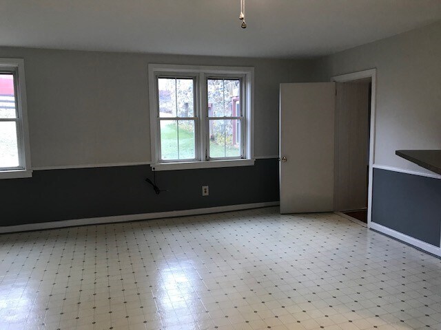 Building Photo - 155 King Rd