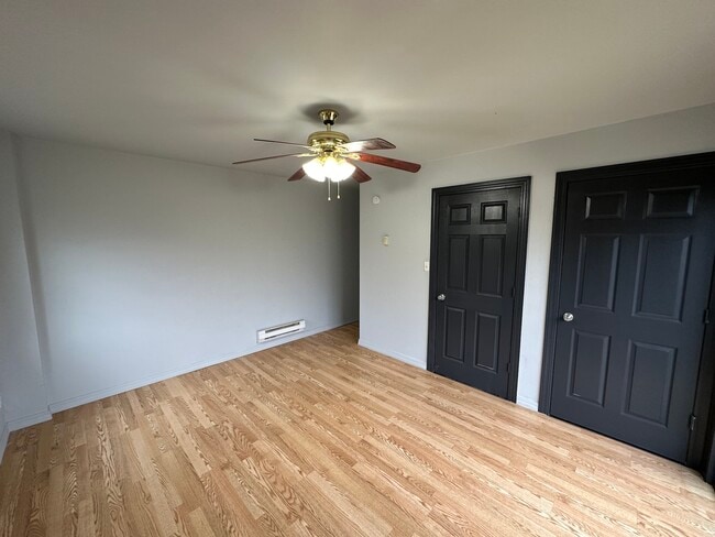 Building Photo - 939 Cunningham-