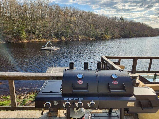 Building Photo - 39 Berrie Ln