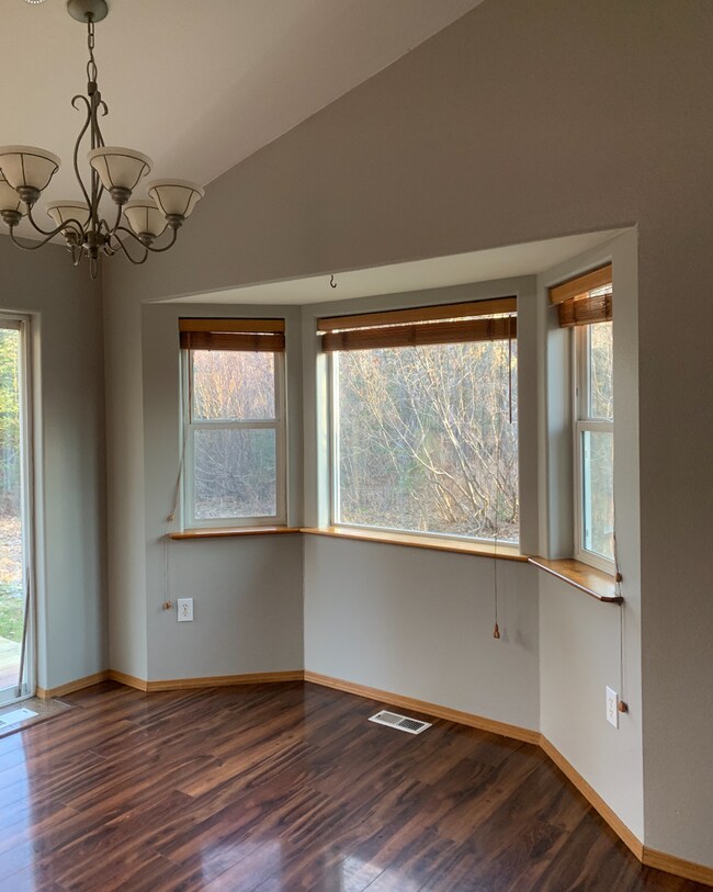 Building Photo - 3 bed/ 2 bath Ranch Style single family ho...