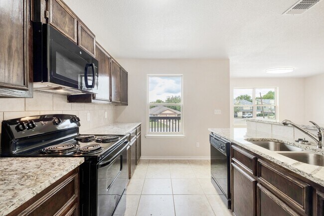Building Photo - Stylish 3 Bed, 2 Bath Apartment in Georgetown