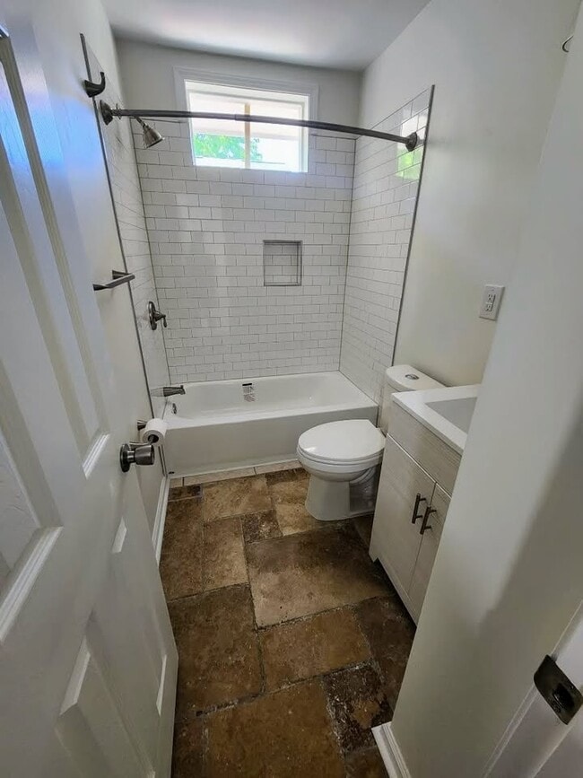 Building Photo - 1013 Rosedale Ave