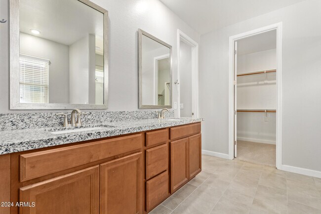 Building Photo - 9746 E Tumbleweed Ave