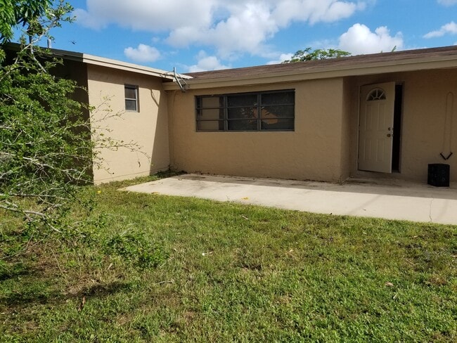 Building Photo - 3/2 Single Family Home in Miramar- Ready f...