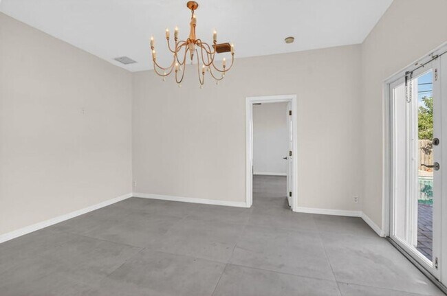 Building Photo - 467 NE 31st St