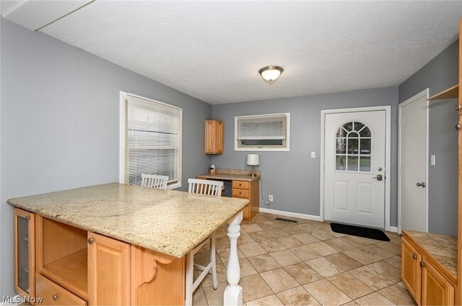 Building Photo - 287 Edgewood Dr