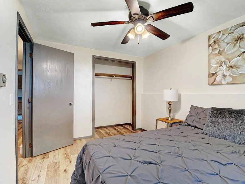 Building Photo - 5131 Lakewind Dr