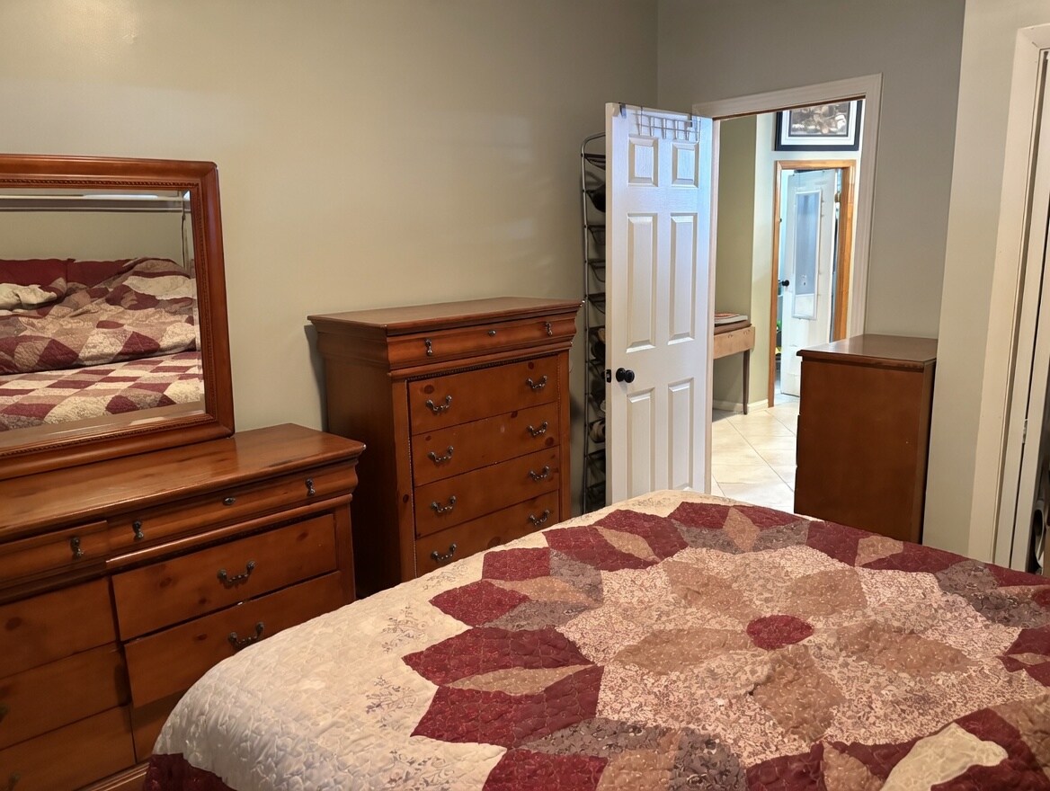 Building Photo - 17 King Arthur Dr