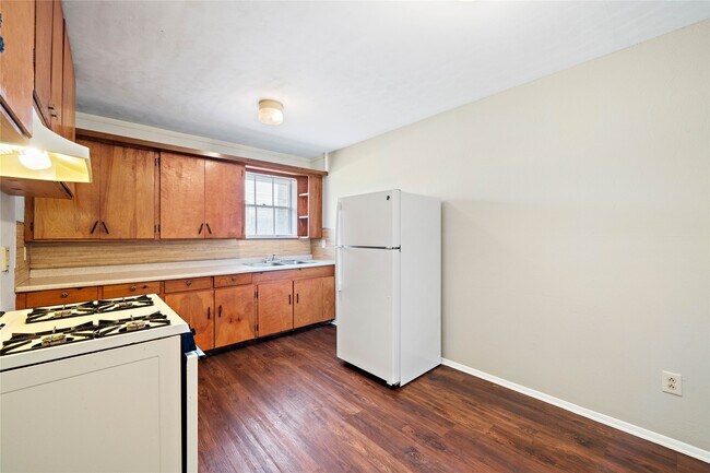 Building Photo - 2729 Main St