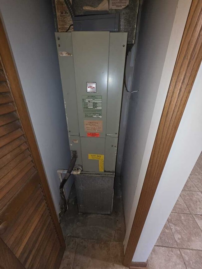 Building Photo - 9950 Treetop Dr