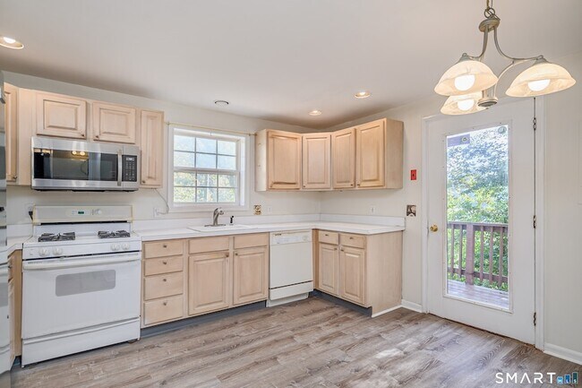 Building Photo - 54 Farview Dr
