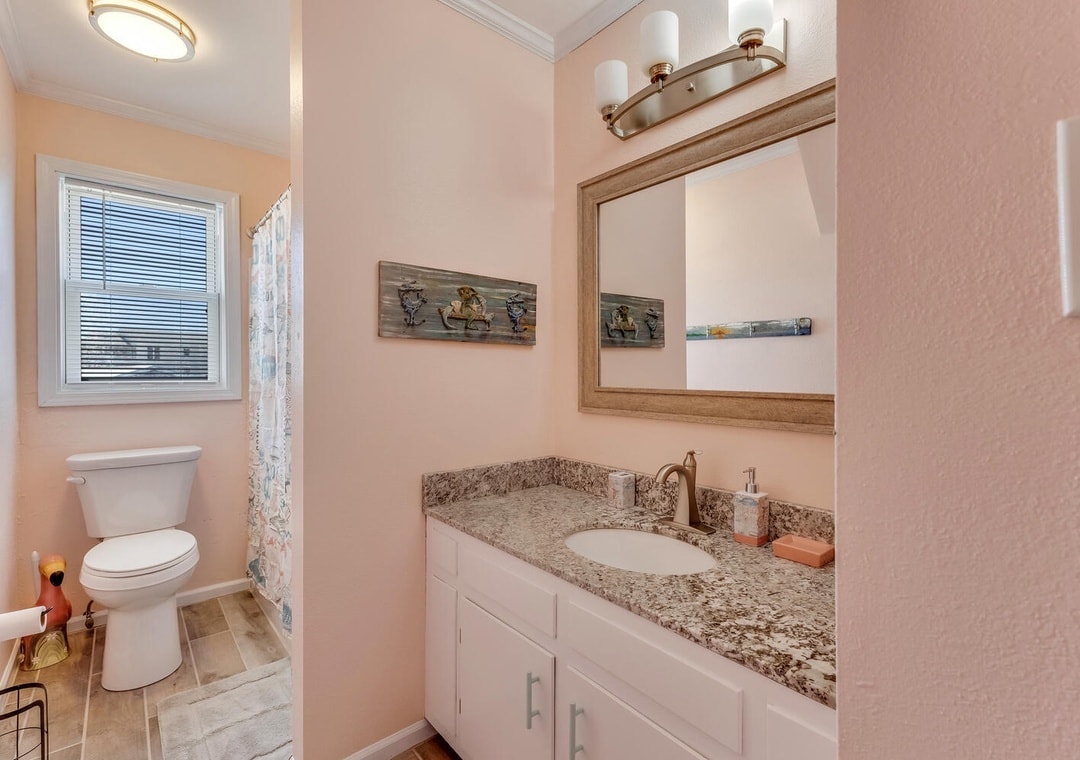 B-master bath - 1207 Fort Fisher Blvd N
