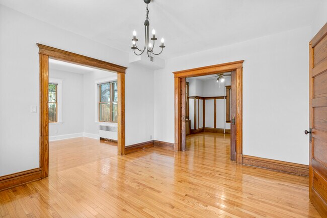 Building Photo - 59 Oak St