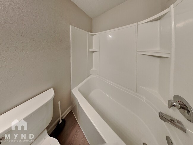 Building Photo - 758 Henley Ct