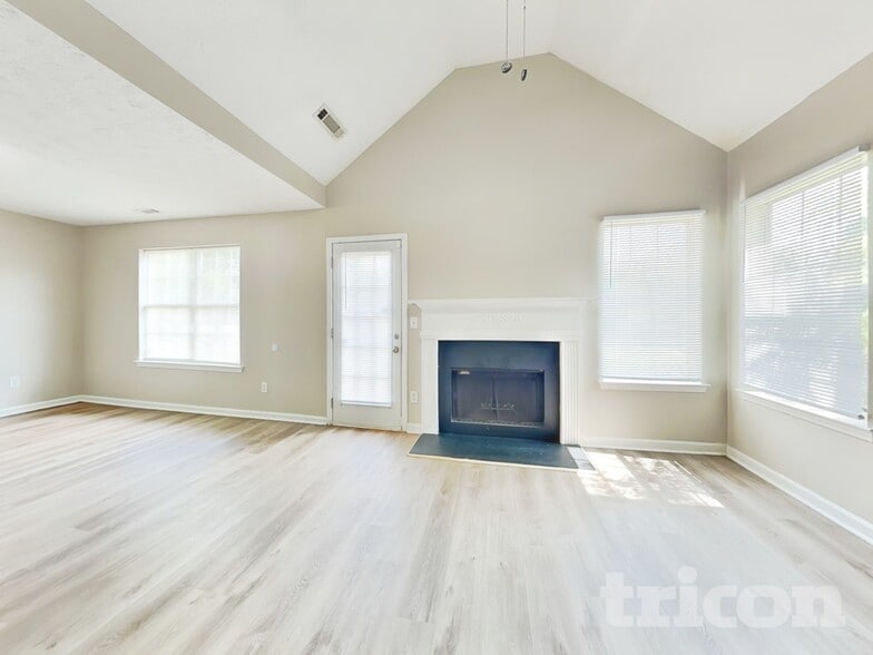 Building Photo - 225 Nina Cir