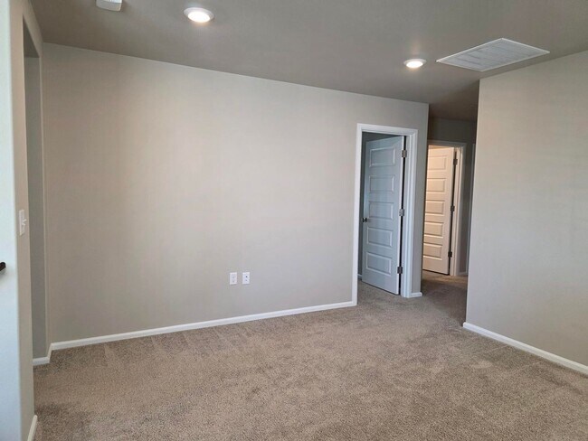 Building Photo - 4 Bedroom Home in Soundview Estates!