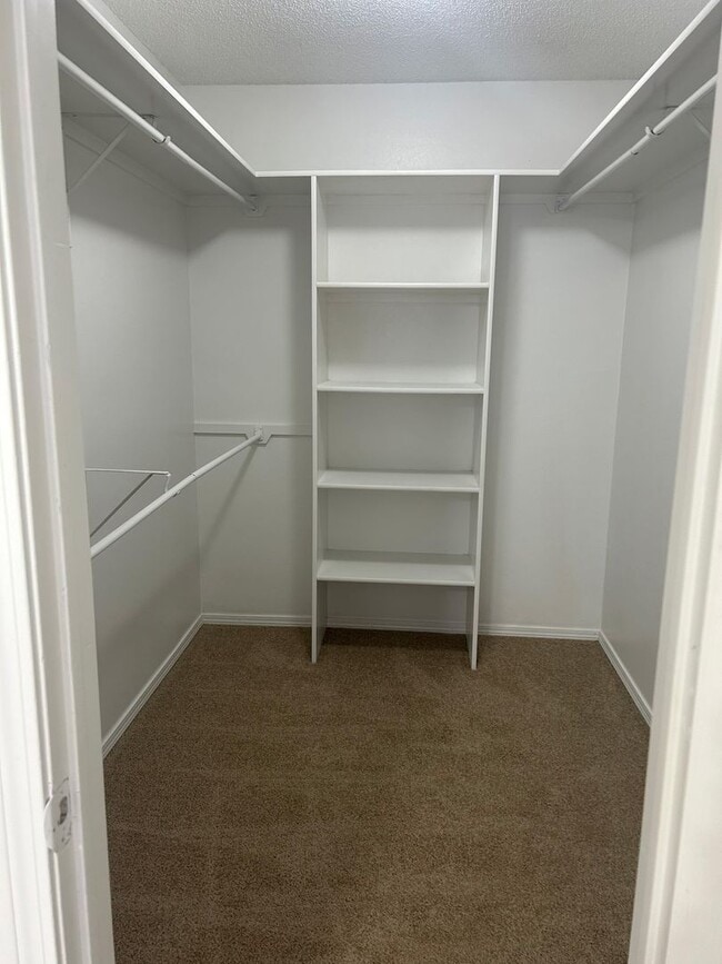 Building Photo - 1013 SE 5th St