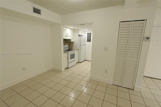 Building Photo - 650 NW 114th Ave