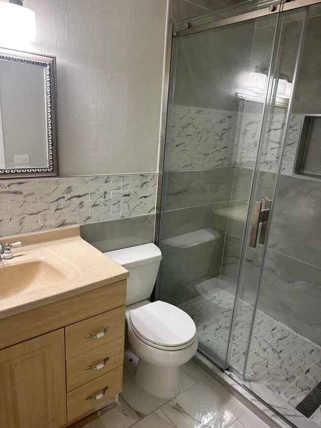 Building Photo - 1592 SE Burning Ct