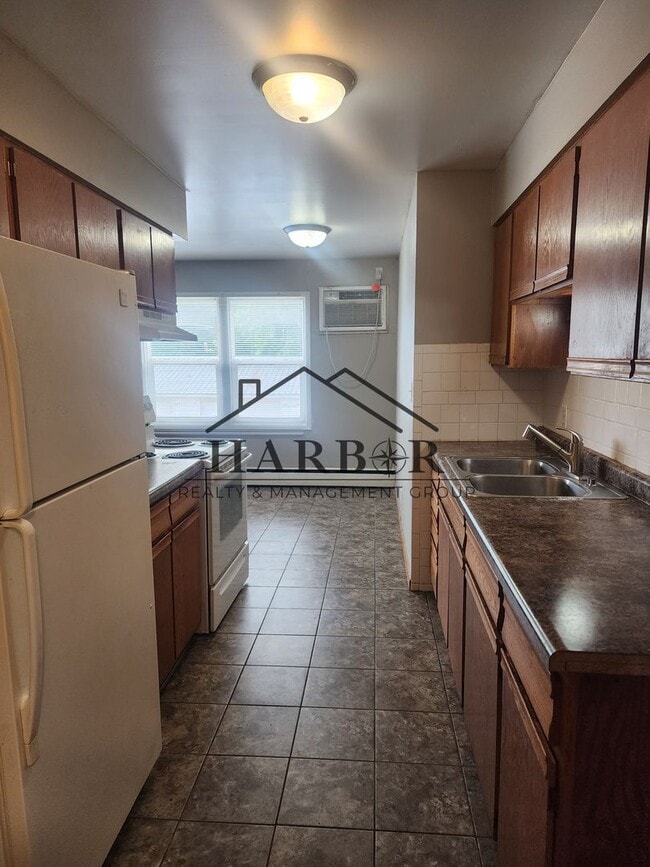 Building Photo - 200-204 11th Ave NW, Austin, MN