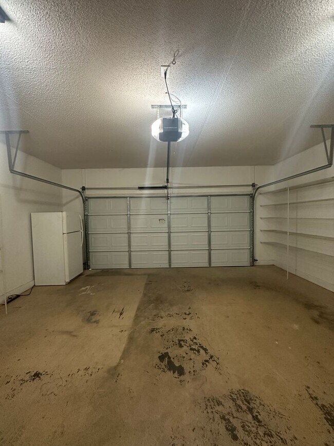 Building Photo - Tartan Pines Subdivision! Golf Course Comm...