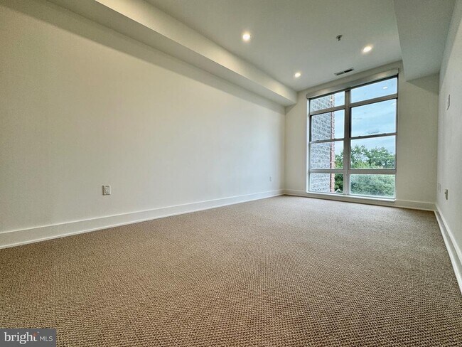 Building Photo - 1616 11th St NW