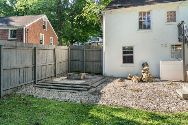 Building Photo - 702 Canebrake Dr