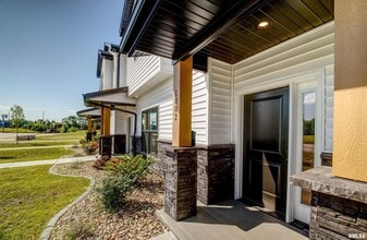 Building Photo - 1004 S 4th St