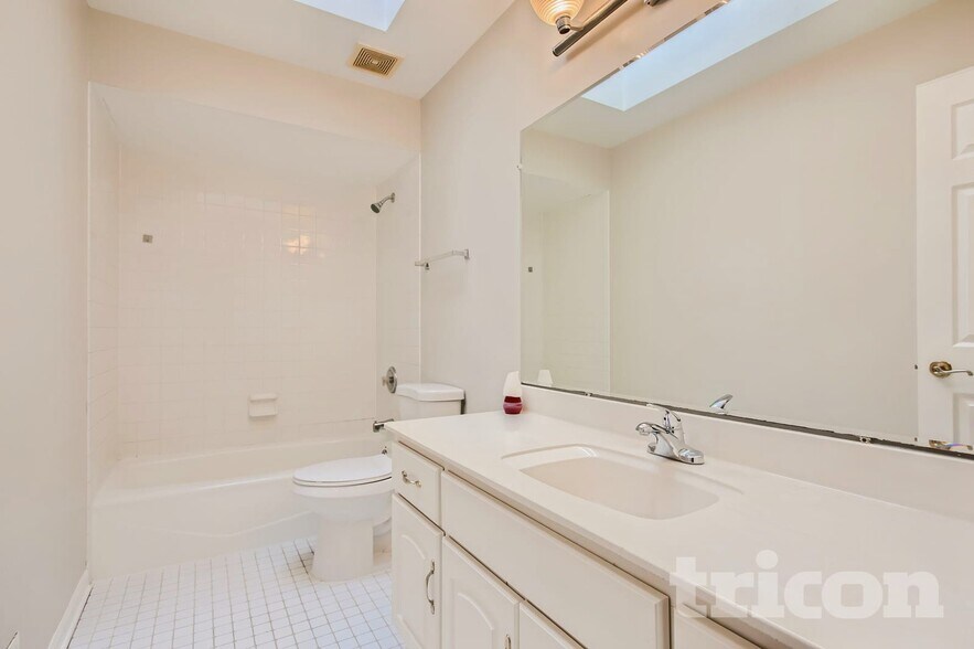 Building Photo - 7652 Brittany Ct