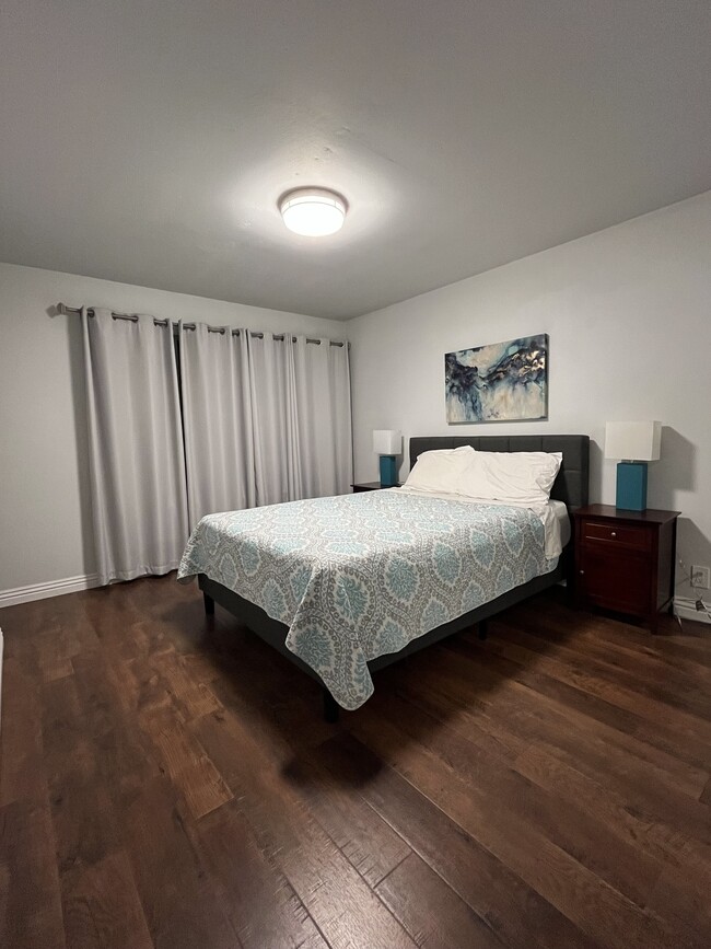 bedroom 2 upstairs - 10813 Hubbard Way