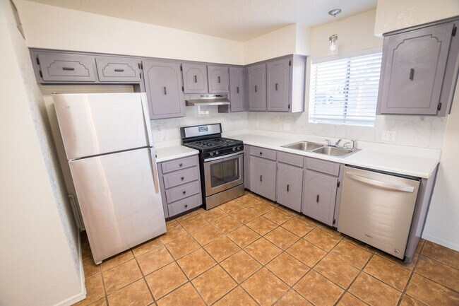 Building Photo - Charming Property Features 3 Bedrooms, 2 Baths, Central A/C!!