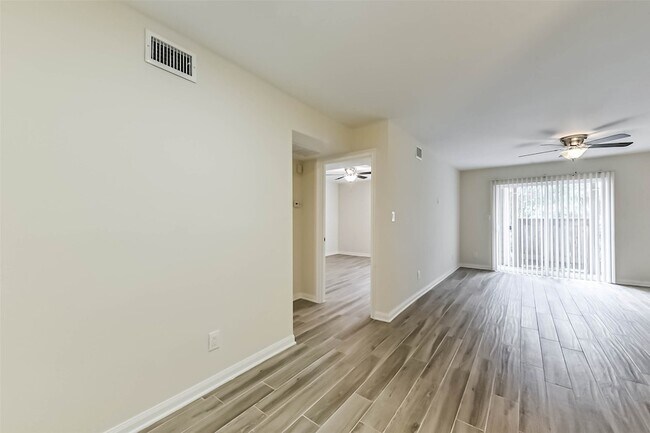 Building Photo - 1860 White Oak Dr