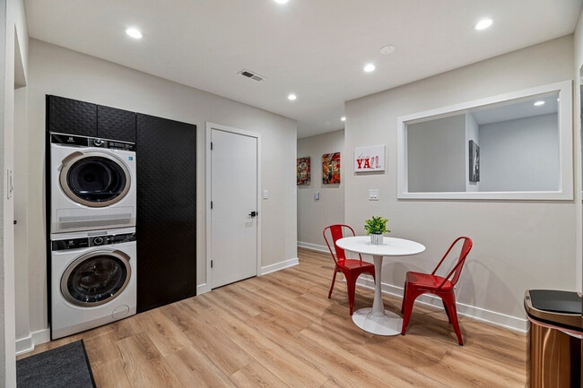 Building Photo - 2337 W Touhy Ave